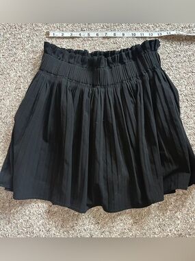 Zara Black Pleated Elastic-Waist Women's mini Skirt with shorts liner small